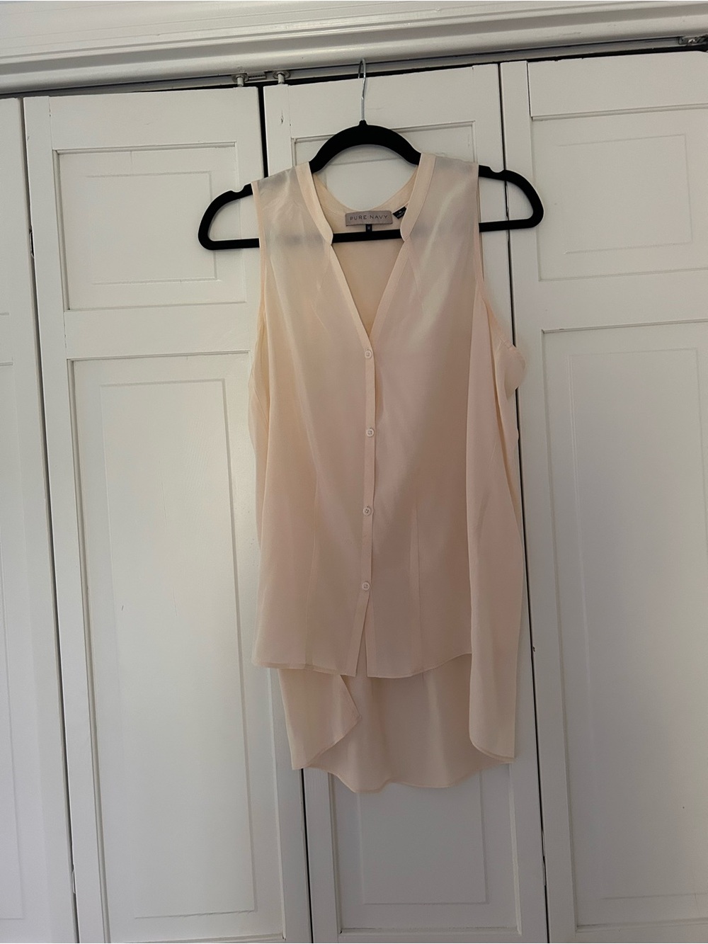 Club Monaco Sleeveless V-Neck Button-Front Blouse in Pale Blush